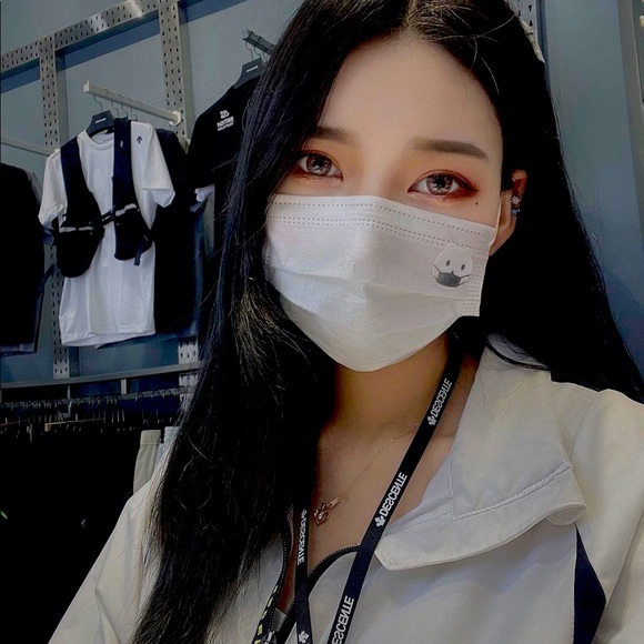 Meet your Posher, Manning - Picture 1 of 1